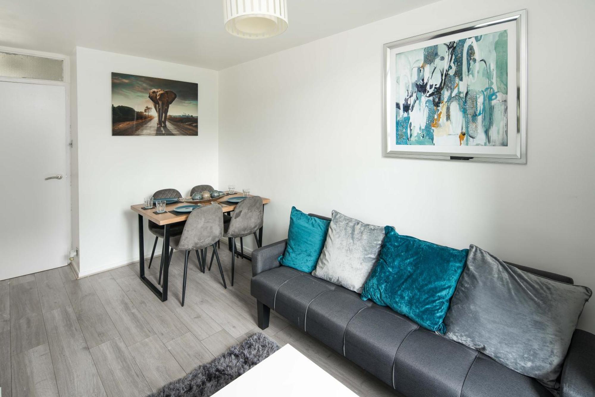 Apartment Stylish With Wifi And Easy Access To
