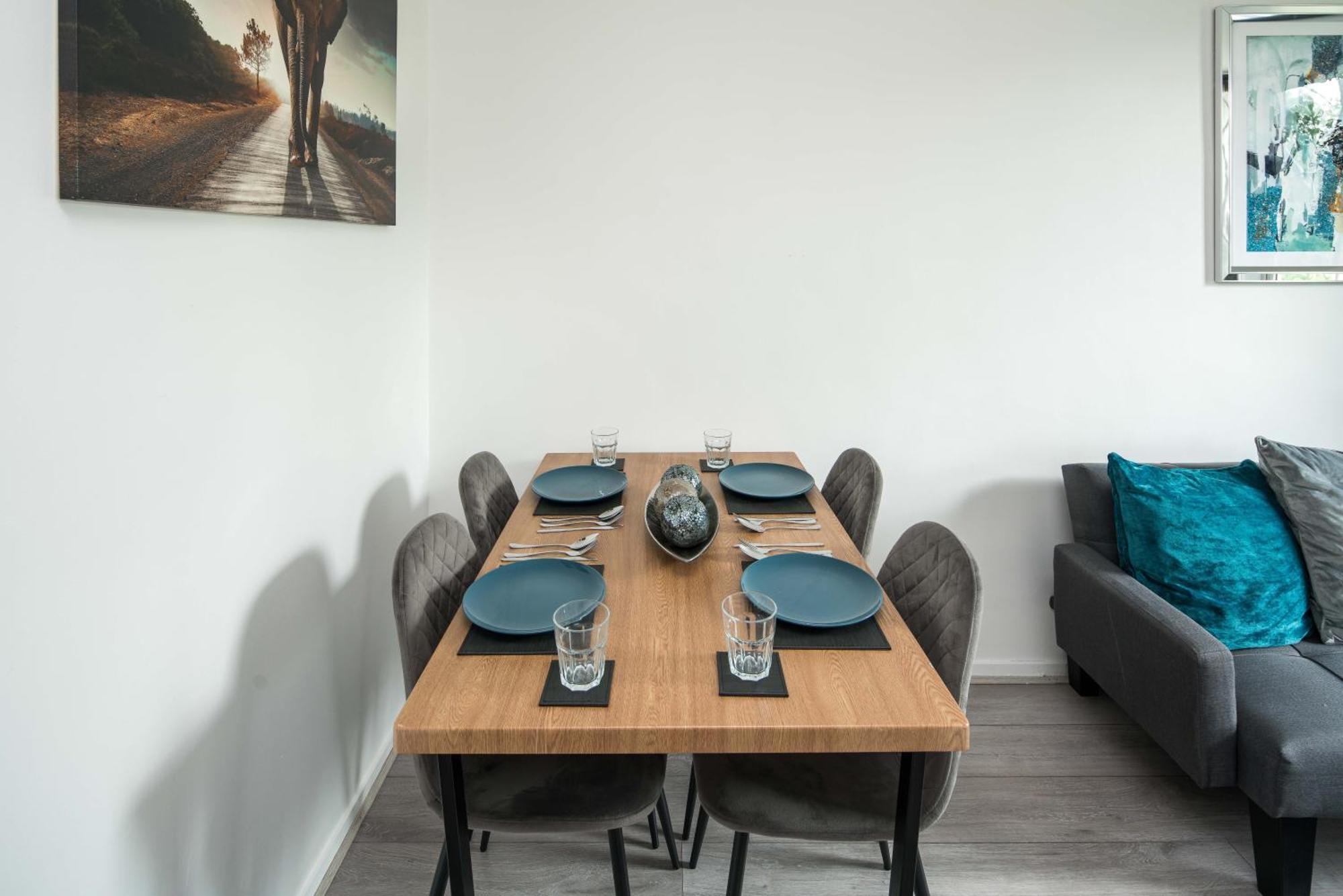 Stylish With Wifi And Easy Access To Apartment