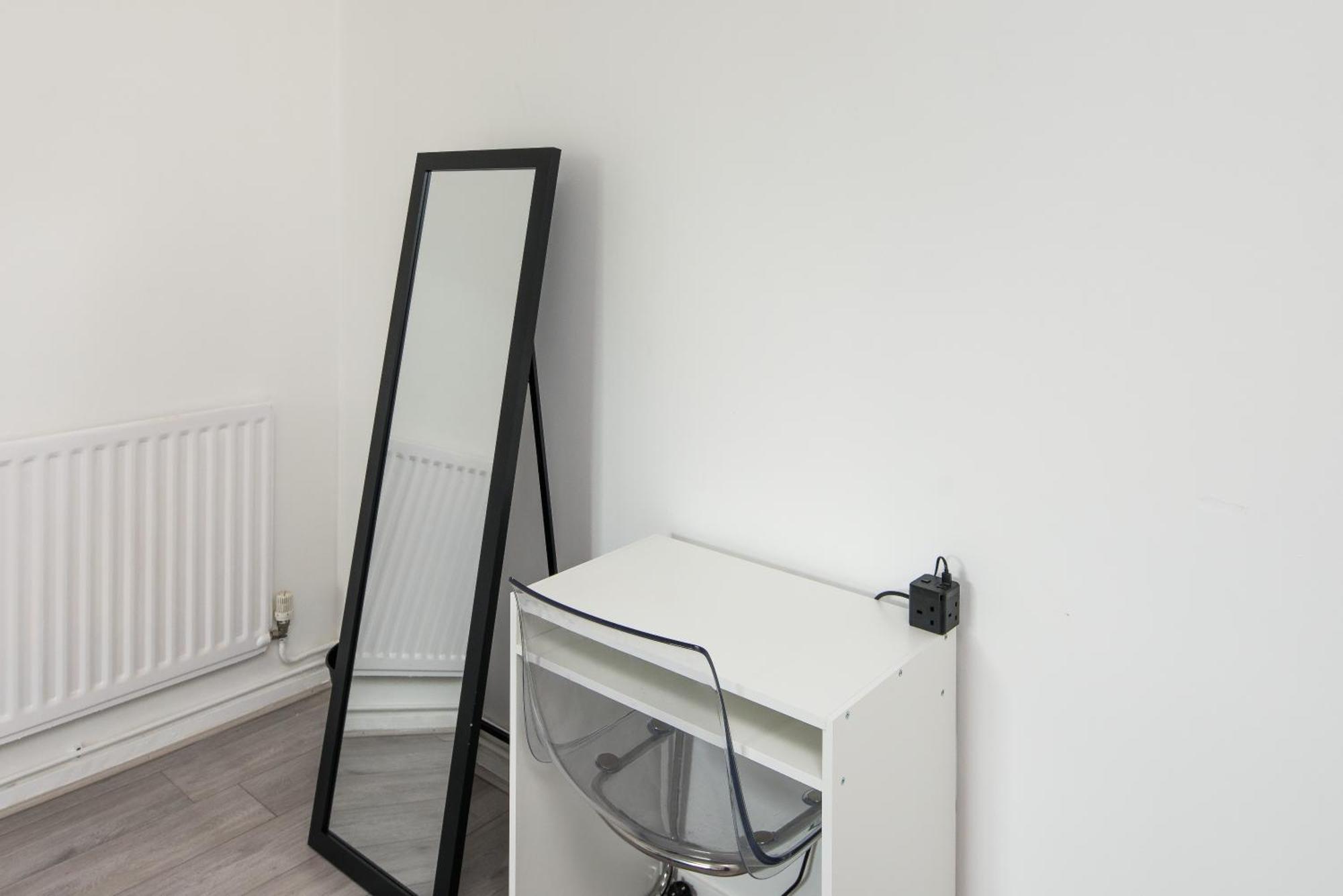 Stylish With Wifi And Easy Access To *