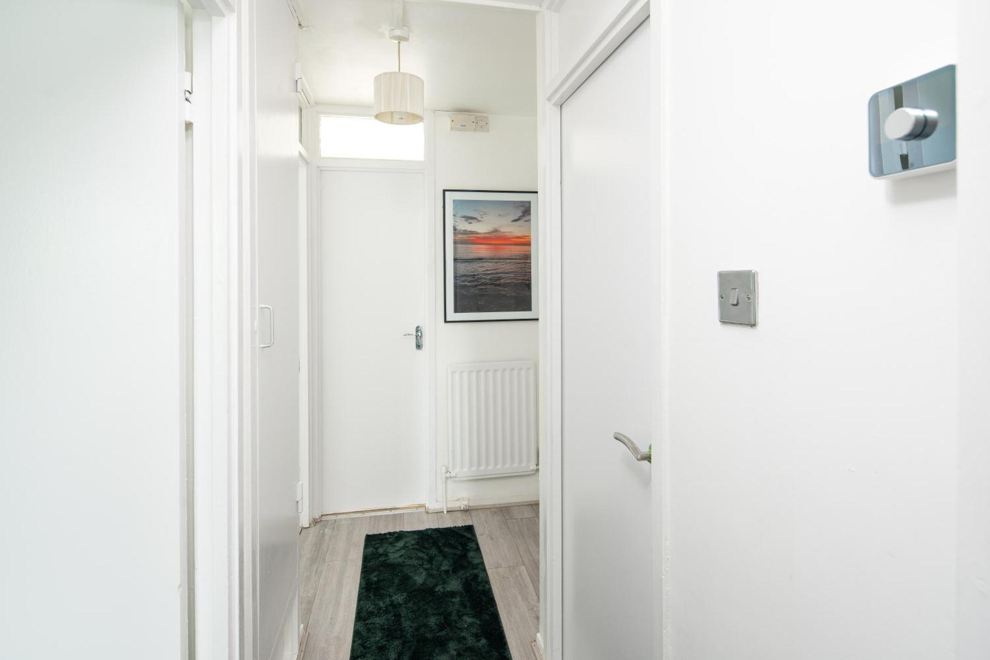 Apartment Stylish With Wifi And Easy Access To