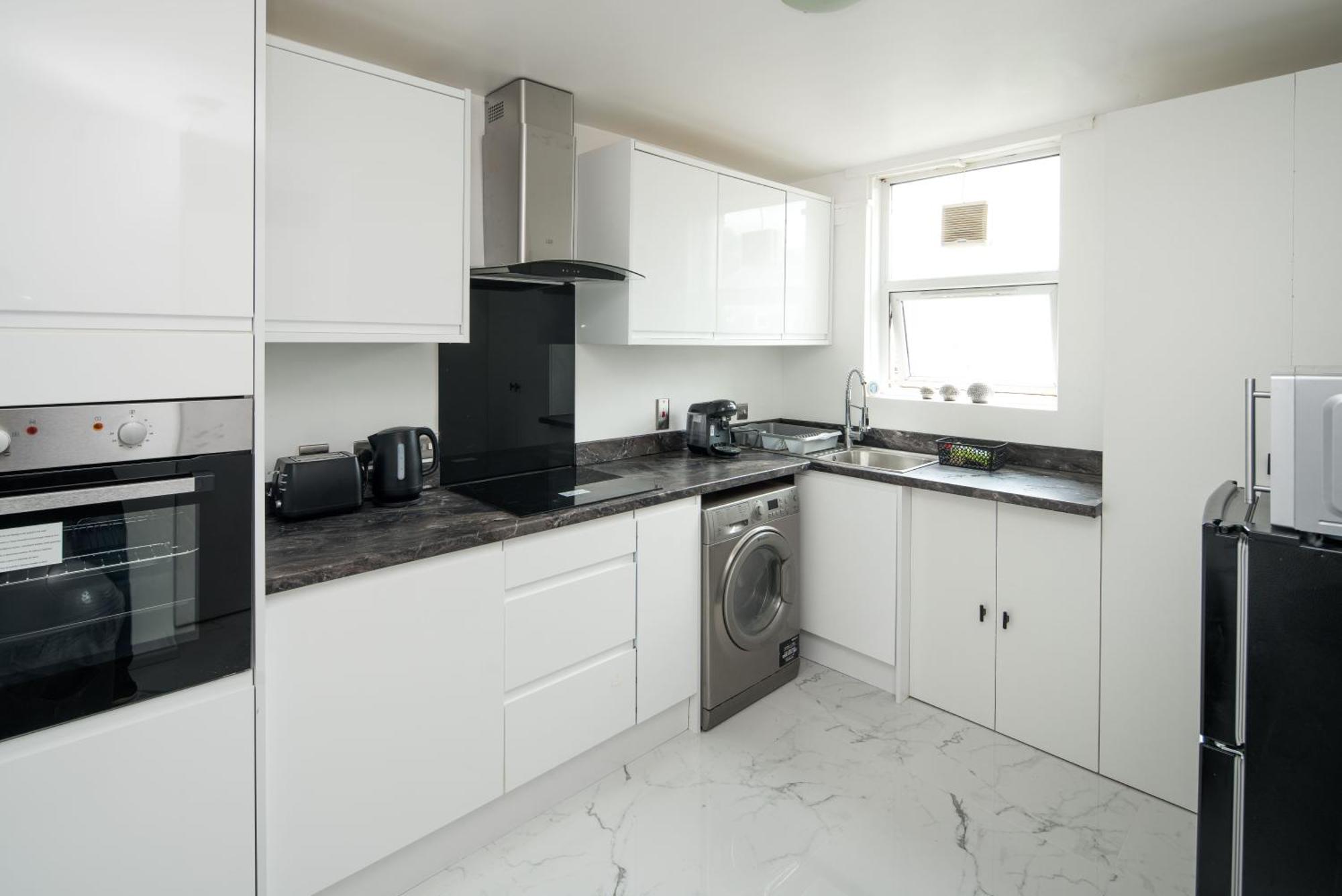 Apartment Stylish With Wifi And Easy Access To